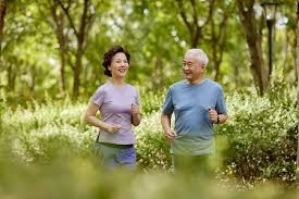 身材火辣气质出众！杨幂成为《晶核》手游的代言人！